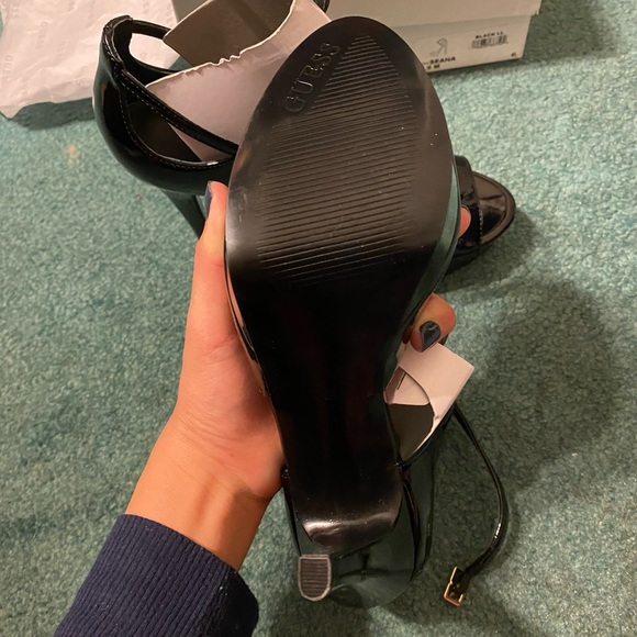 NWT Guess Seana Platform Heel - Picture 7 of 8